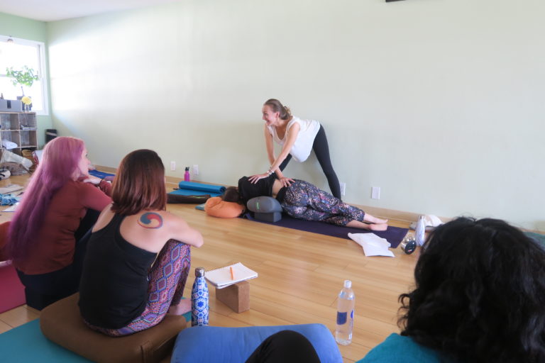 brett larkin teaching live yoga class