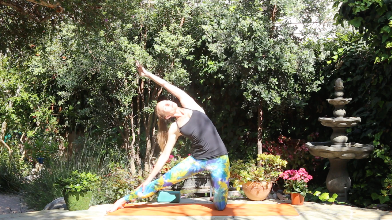 gate pose for upper back pain